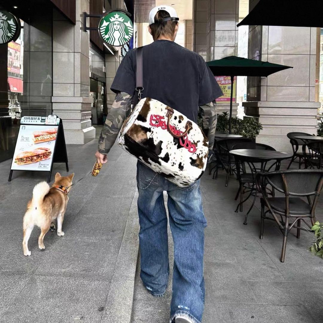【即完売品】　cow pattern Boston bag 牛柄　バッグ