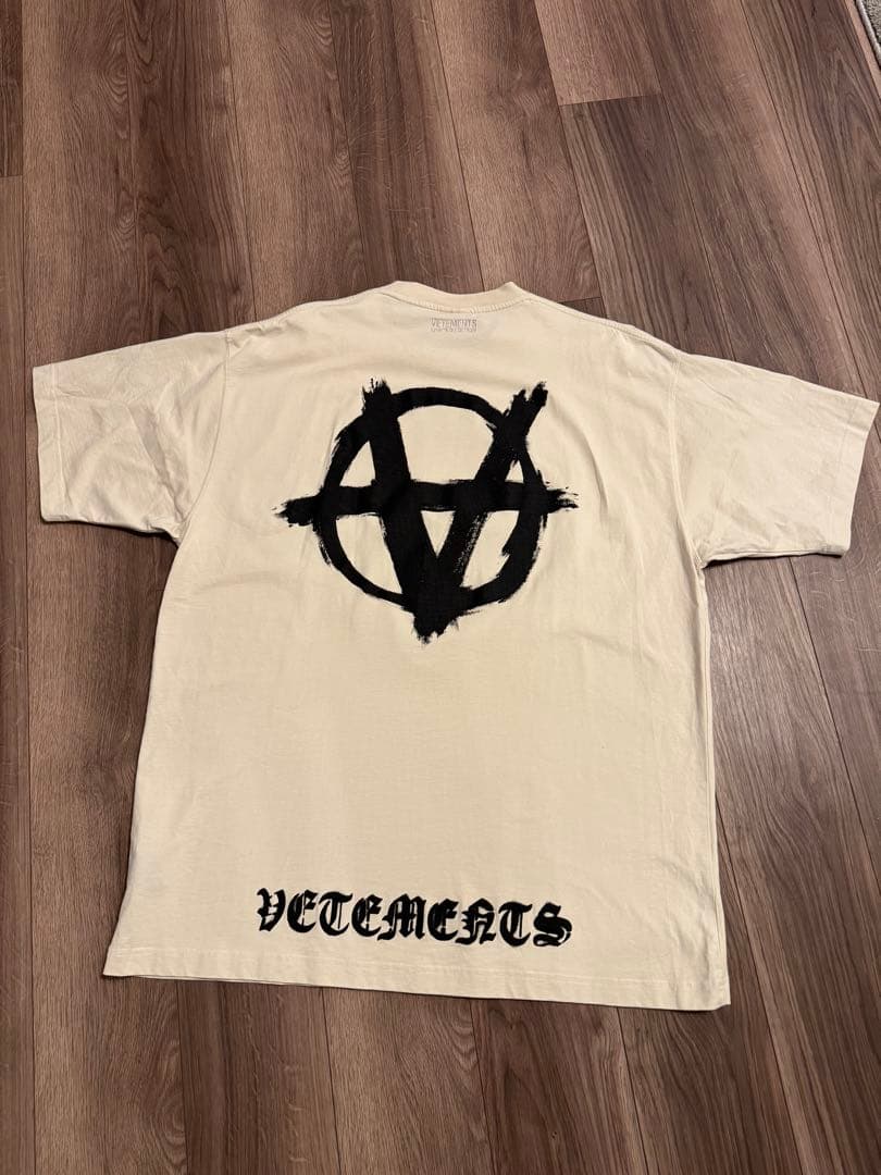 【美品】VETEMENTS ダブルアナーキー プリント Tシャツ XS
