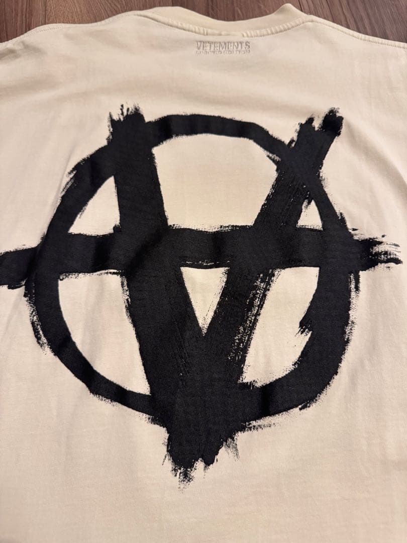 【美品】VETEMENTS ダブルアナーキー プリント Tシャツ XS