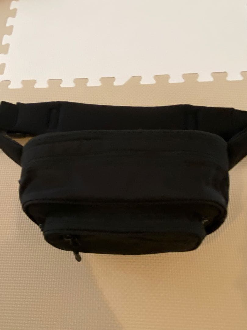 【美品】POMULU ヒップシートブラック ウエストバッグ