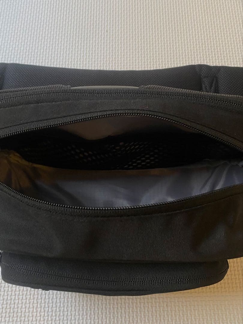 【美品】POMULU ヒップシートブラック ウエストバッグ