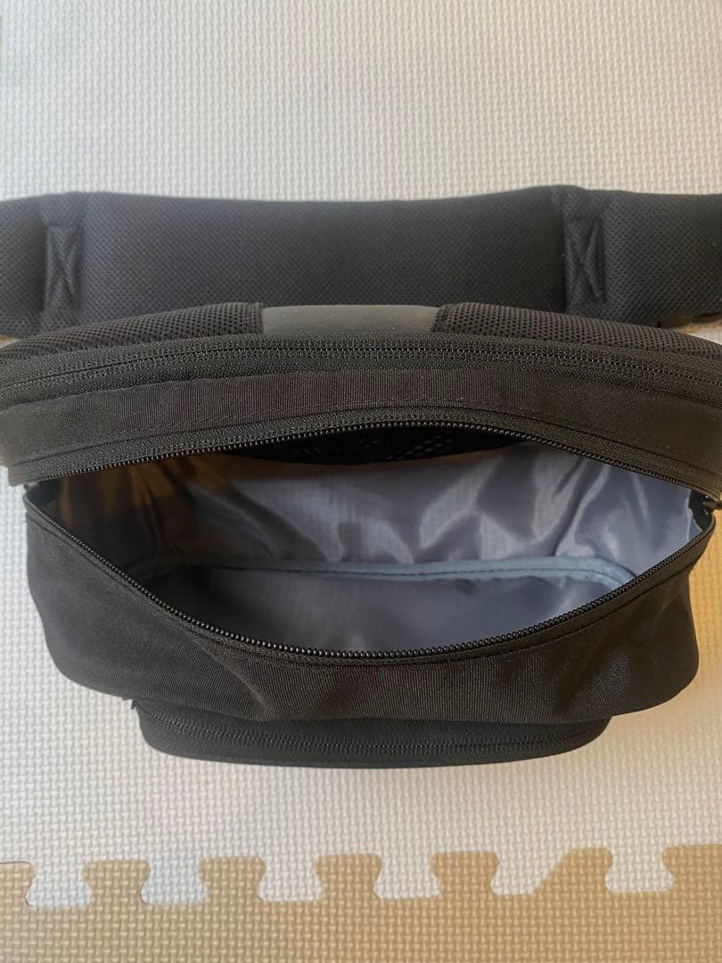 【美品】POMULU ヒップシートブラック ウエストバッグ