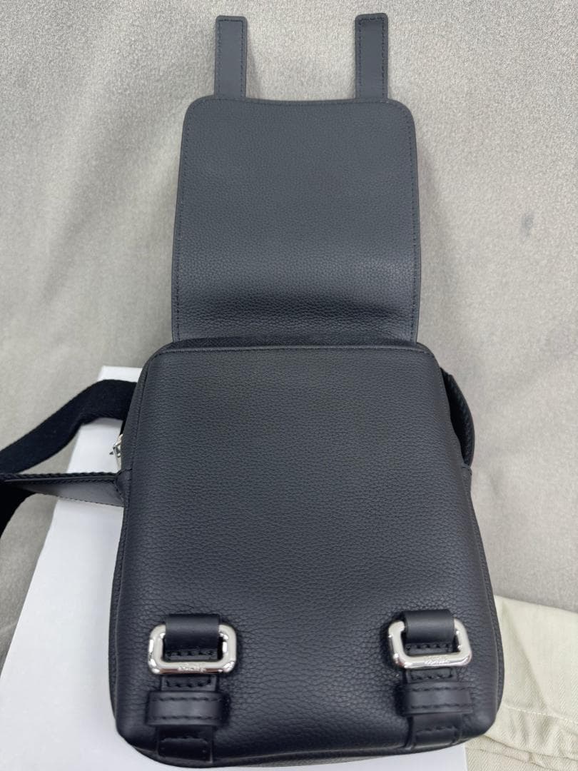 美品 ミリタリークロスボディXS ショルダーバッグ