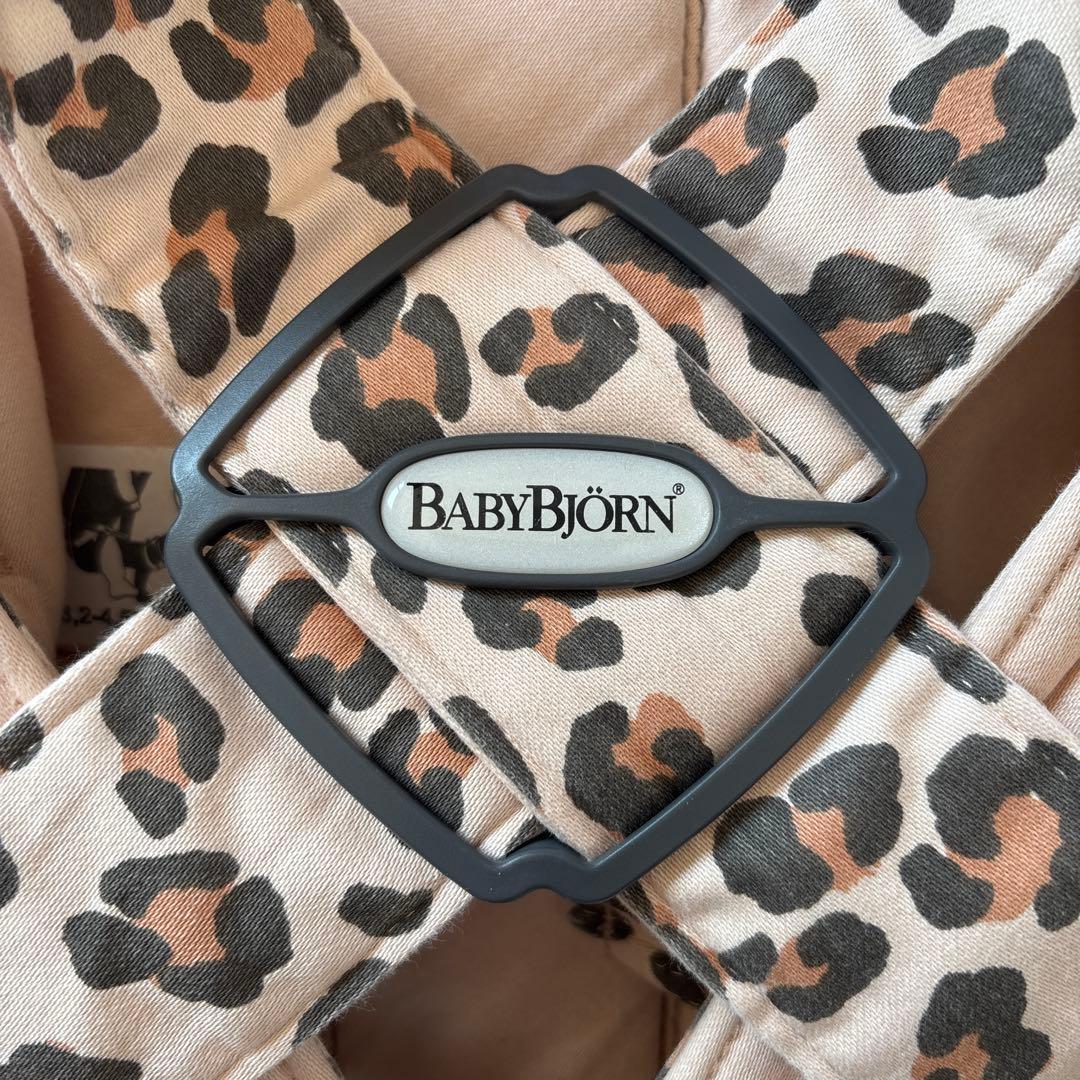 美品　BABYBJÖRN 抱っこ紐 ベビーキャリアミニ　 ヒョウ柄　レオパード柄
