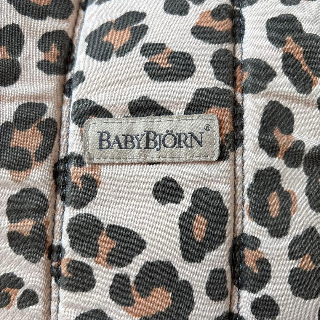 美品　BABYBJÖRN 抱っこ紐 ベビーキャリアミニ　 ヒョウ柄　レオパード柄