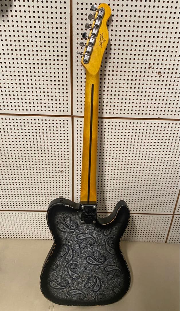 ギター　レフティ ブラックペイズリー