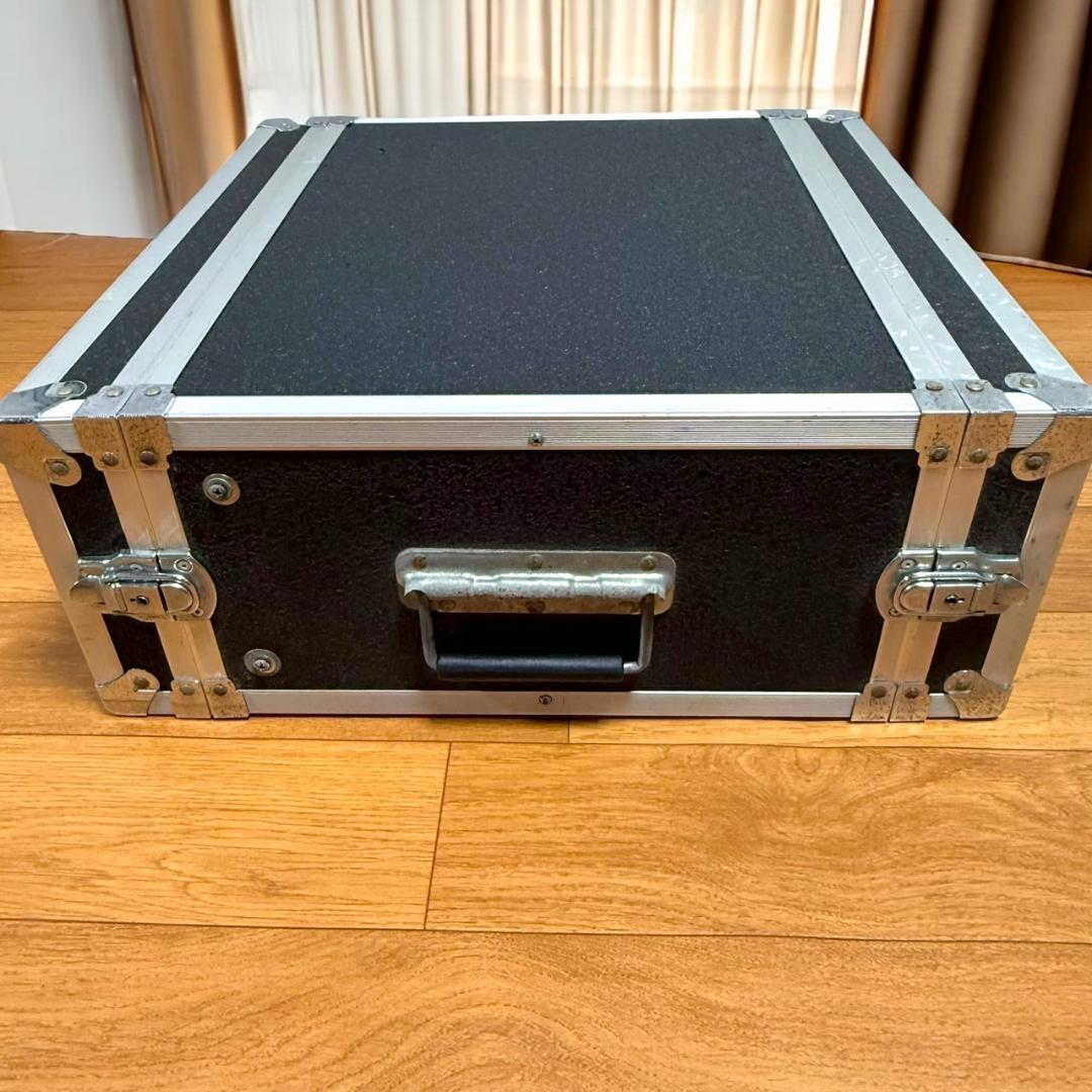 B 4Uラックケース 内寸 38×48×18 cm 外寸 50×50×20 cm