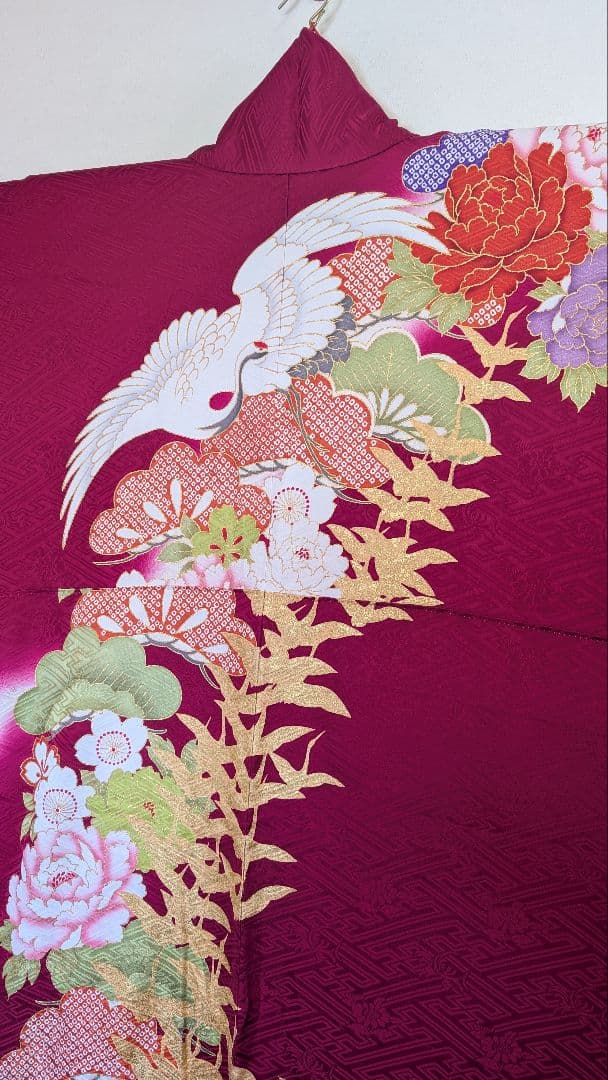 【美品】赤紫色 花と鶴などおめでたい柄 振袖