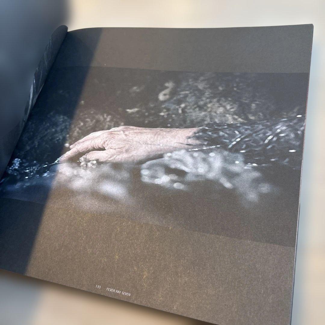 アート・デザイン・音楽 SOME/THINGS MAGAZINE ISSUE 002