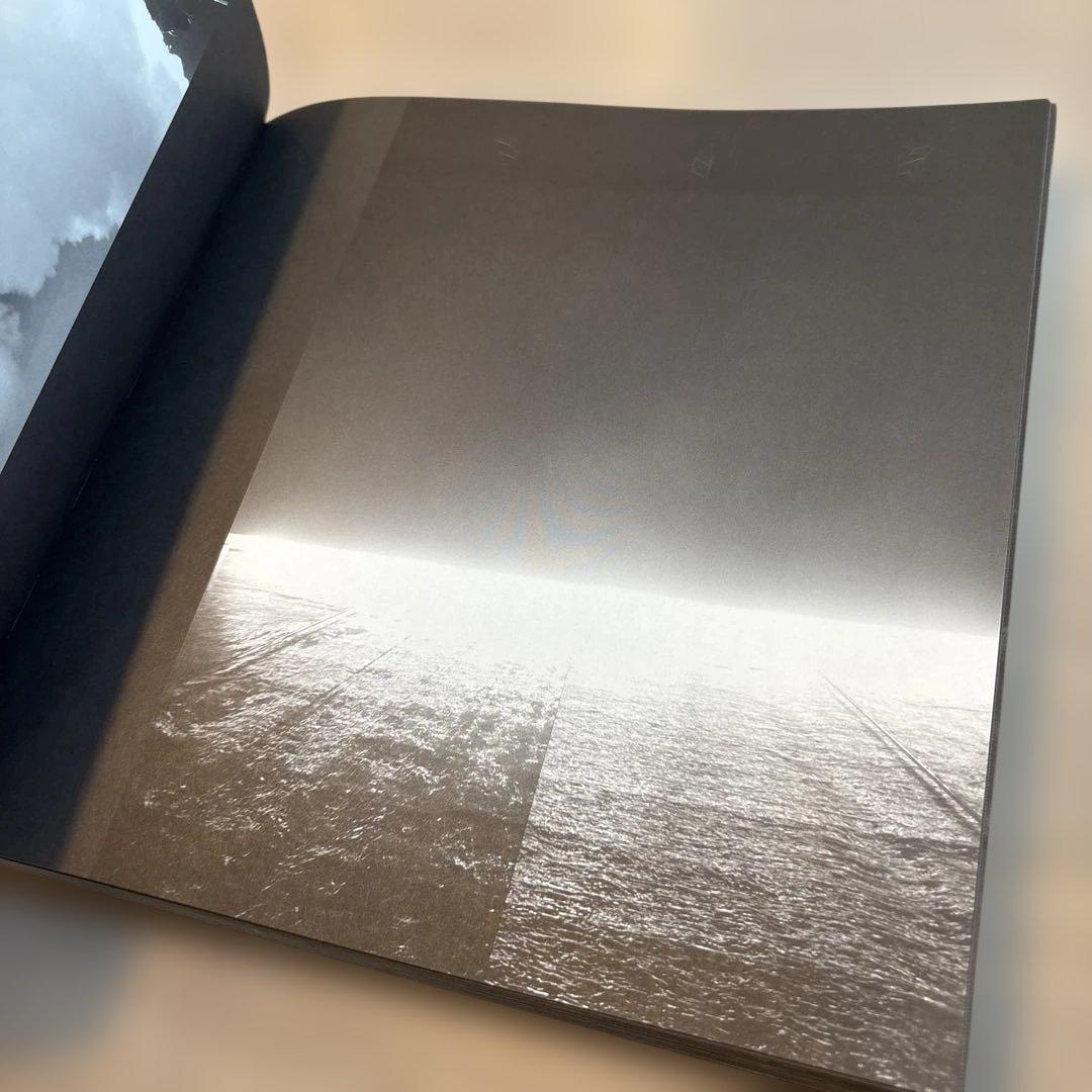 アート・デザイン・音楽 SOME/THINGS MAGAZINE ISSUE 002