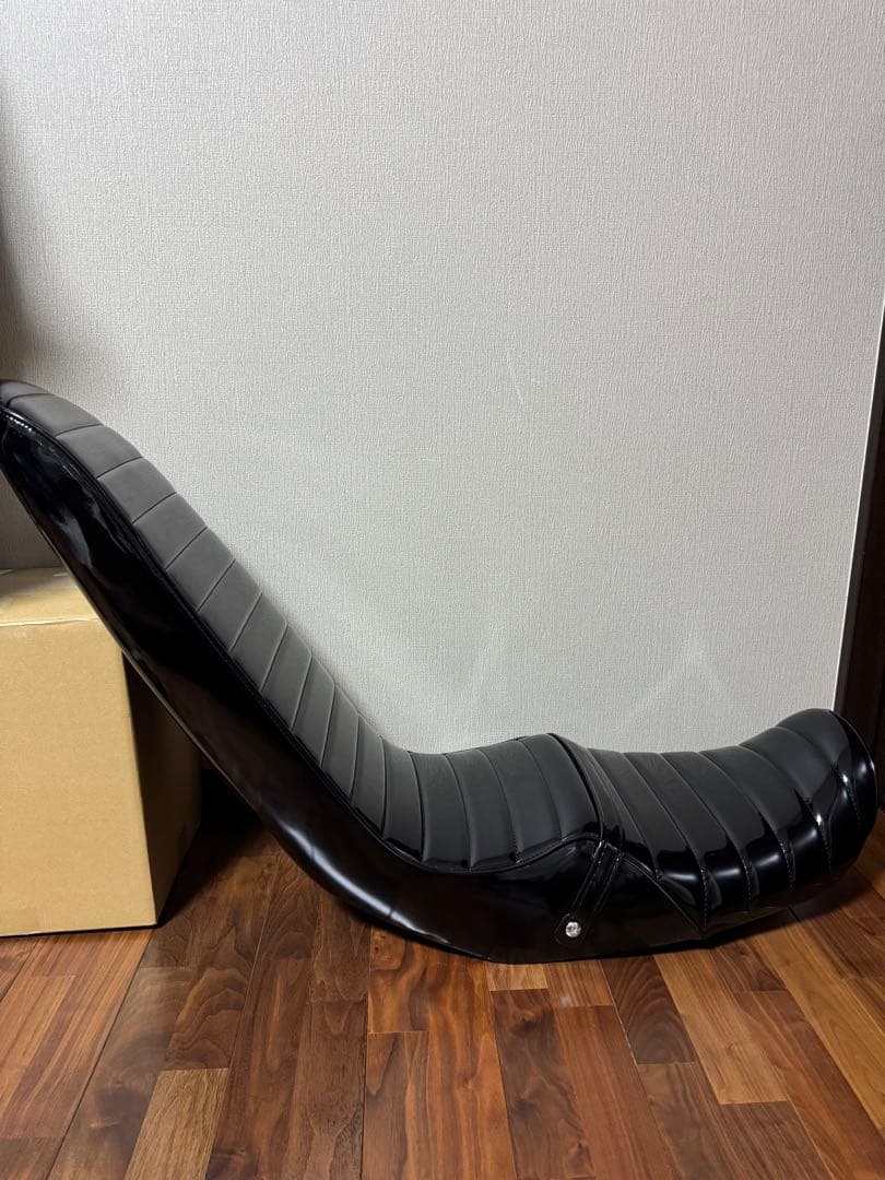 ZRX三段シート60cm エナメル 黒