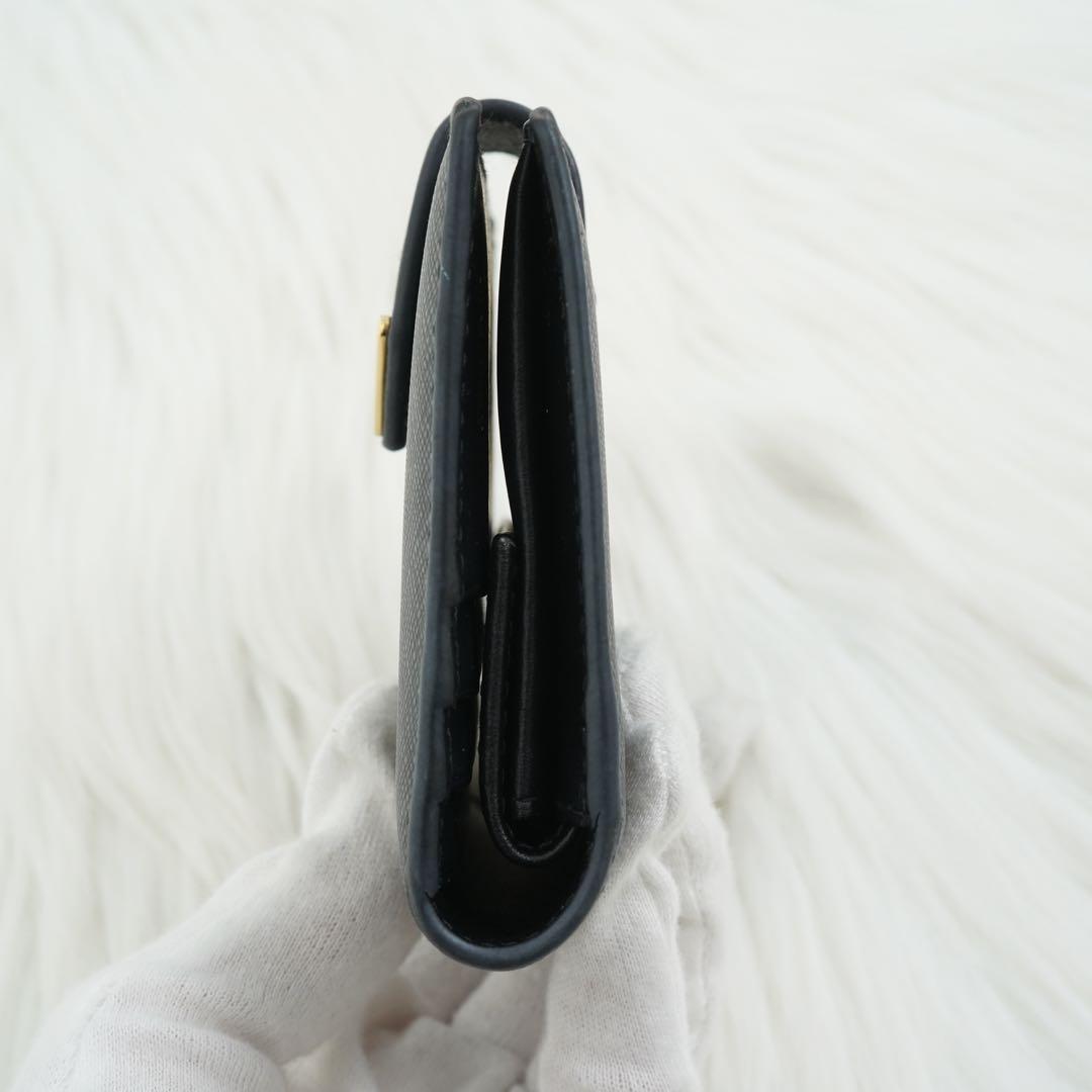 極美品　PRADA プラダ　二つ折り財布　サフィアーノレザー　三角プレート　黒