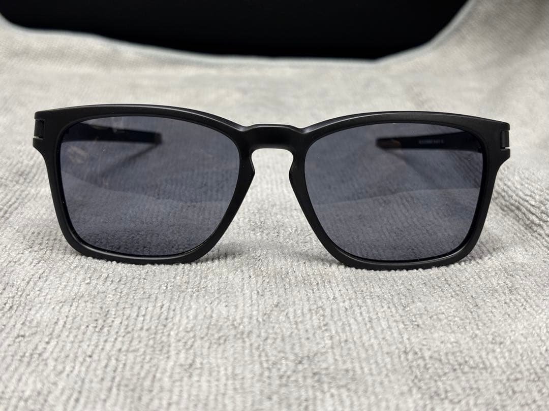 Oakley Latch™ Square (Low Bridge Fit)