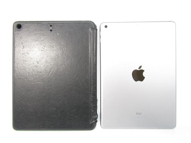 て*お様 Apple iPad A1893 第6世代 128GB シルバー 中古