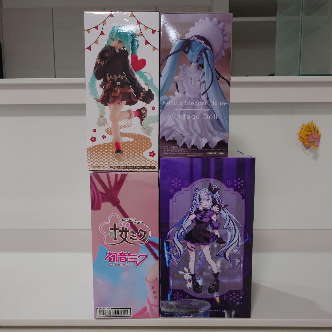 初音ミク フィギュア　桜ミク　桜ドレス　ヴィンテージドール　クロミ　アウトドア
