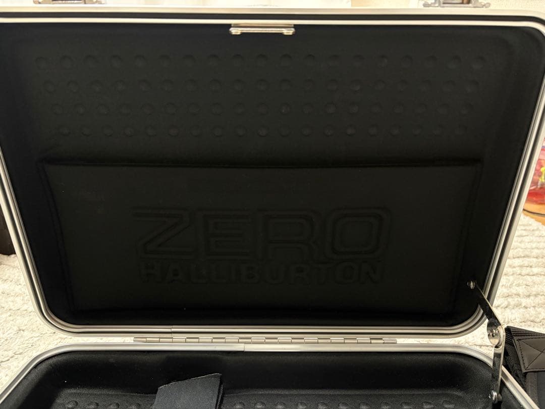 【極美品・付属品完備】ゼロハリバートン アタッシュケース ステッカー付き