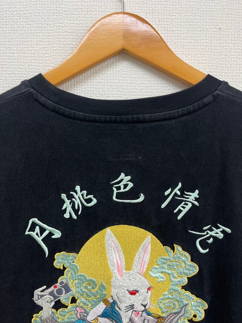FR2 梅 刺繍 半袖Tシャツ　頭狂色情兎