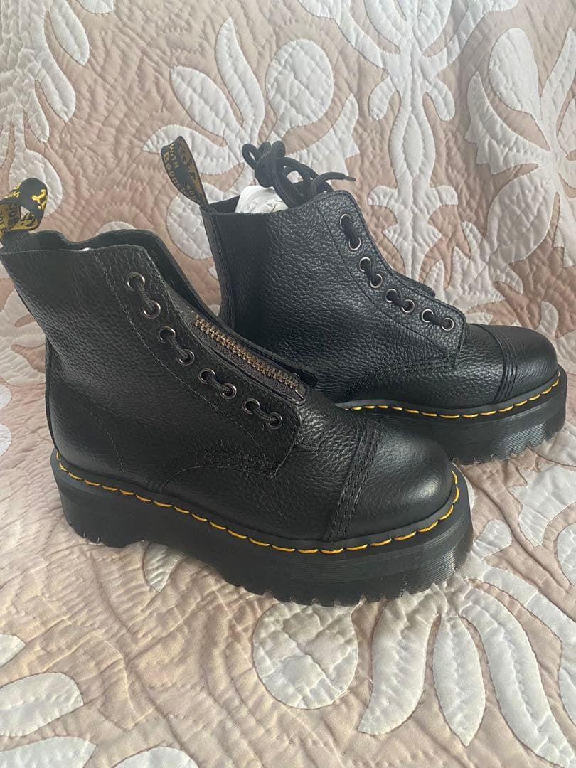 新品未使用Dr. Martens ブラックジッパーブーツ
