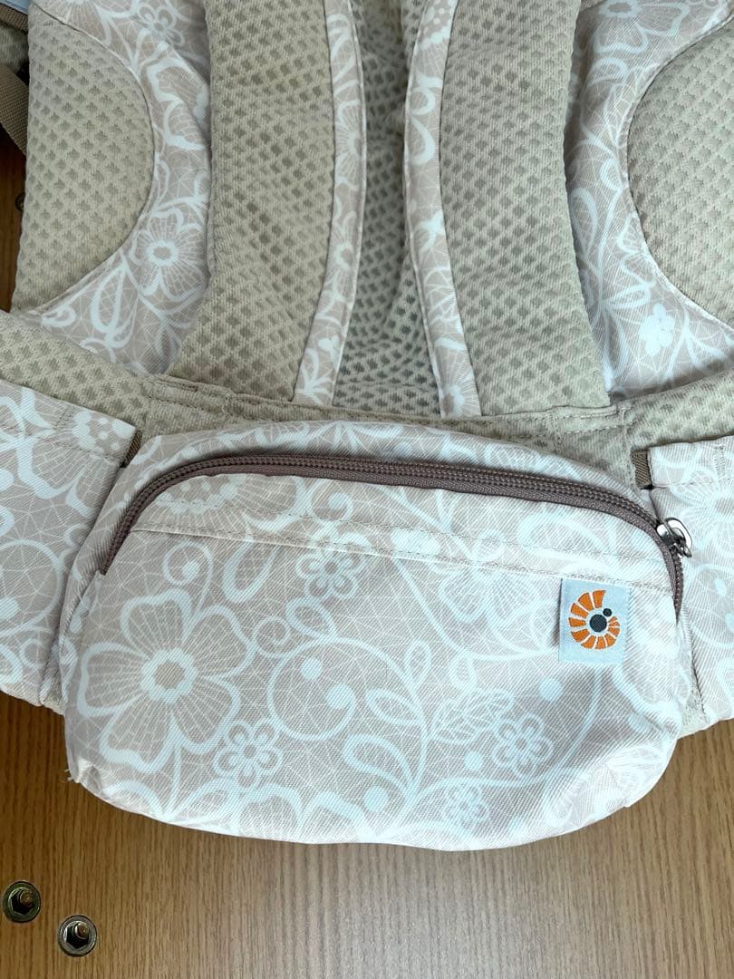 美品 エルゴ ergobaby 抱っこ紐 クリームフラワーレース