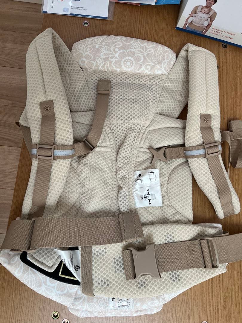 美品 エルゴ ergobaby 抱っこ紐 クリームフラワーレース