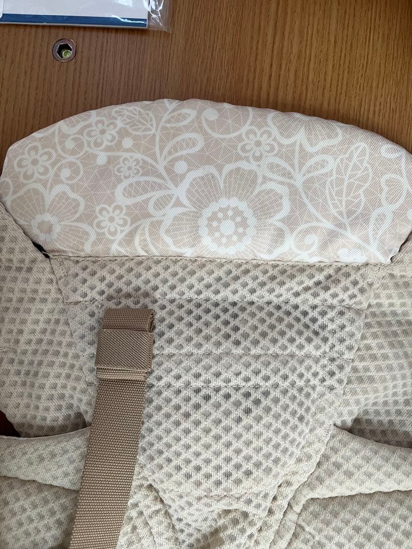 美品 エルゴ ergobaby 抱っこ紐 クリームフラワーレース