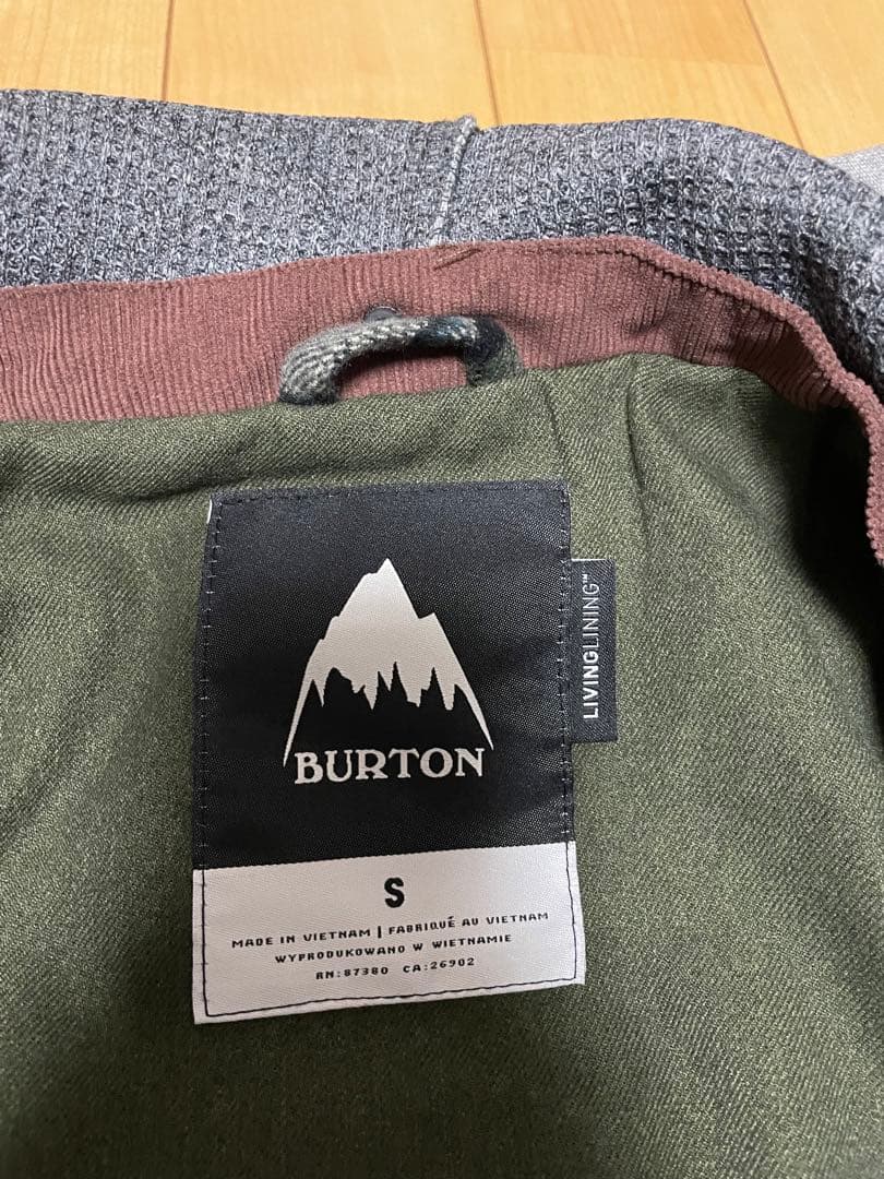 Burton スノーボードジャケット　メンズSサイズ