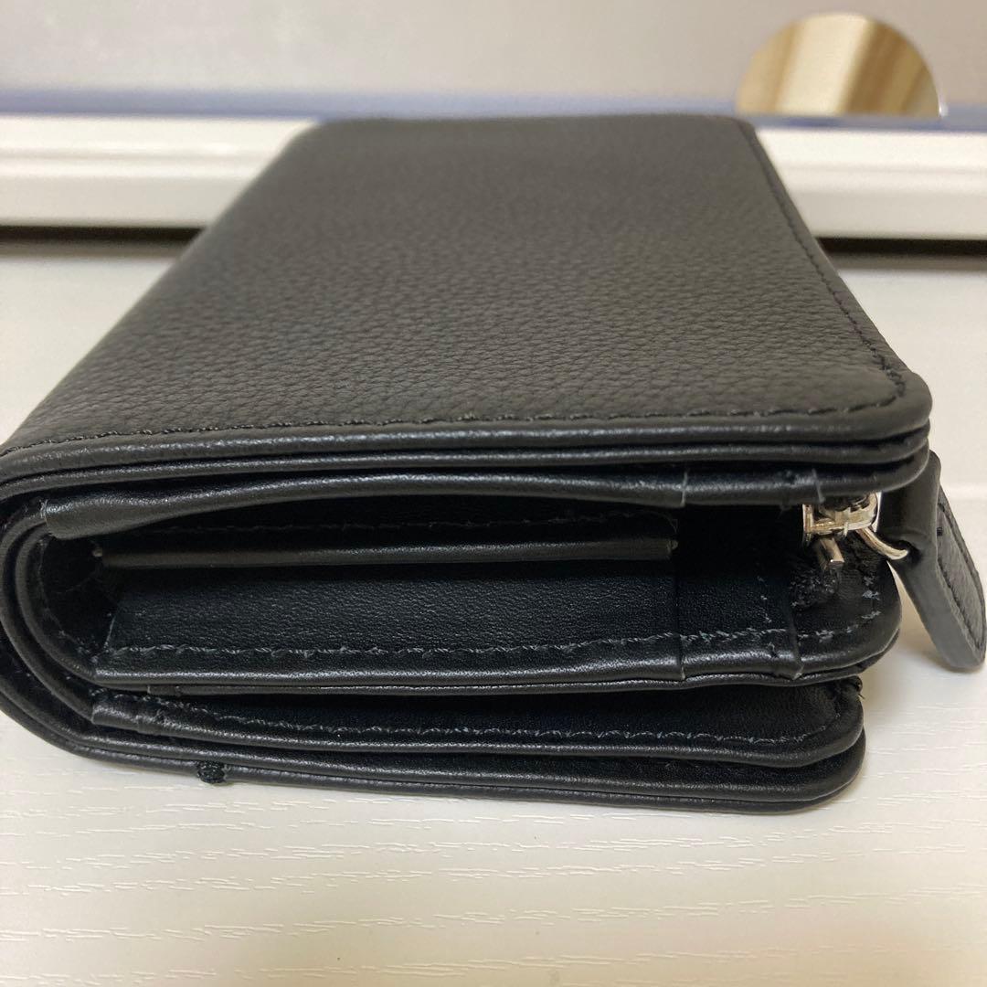 新作　出品　マリークワント二つ折り財布
