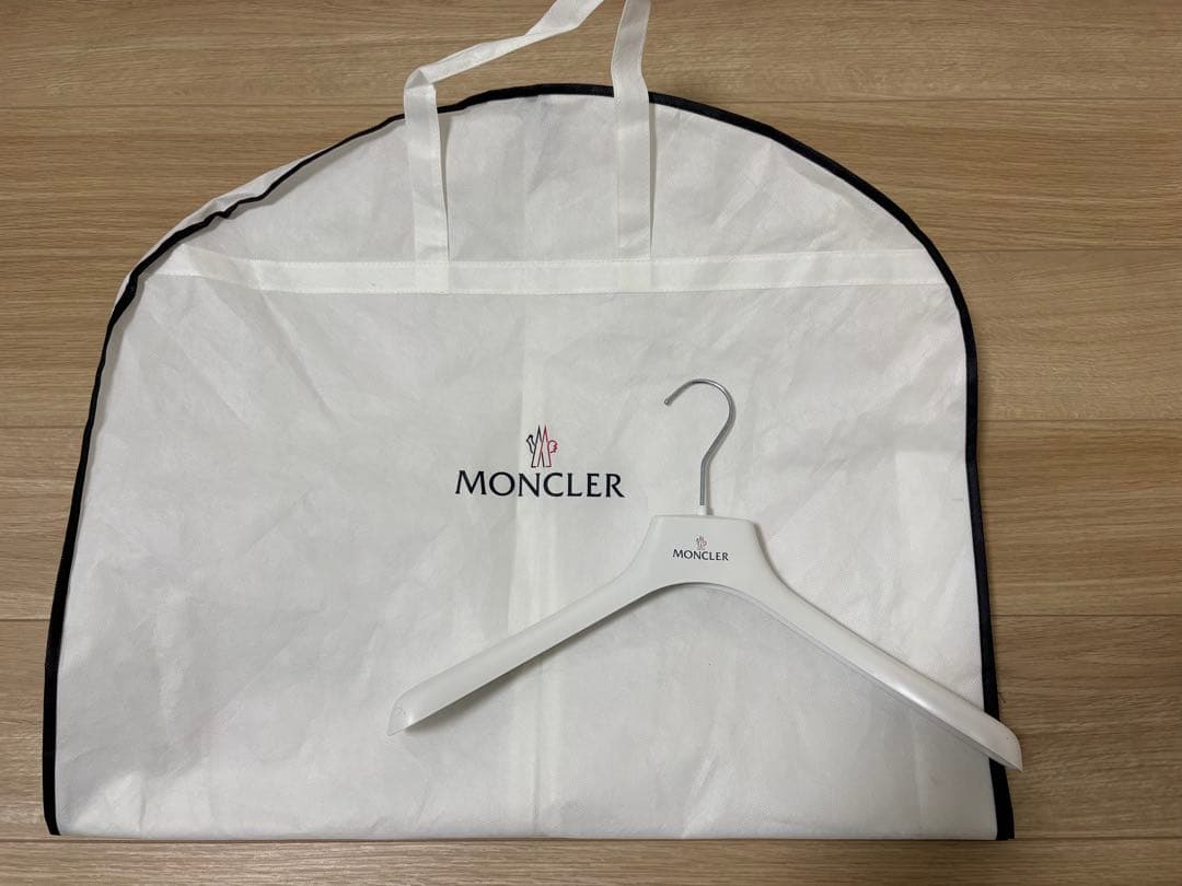 MONCLER ガーメントバッグ ホワイト袋 ＆ホワイトハンガー&紙袋