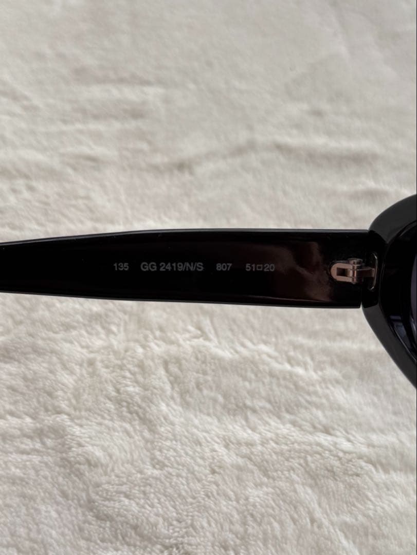 gucci グッチ　ブラックオーバルサングラス