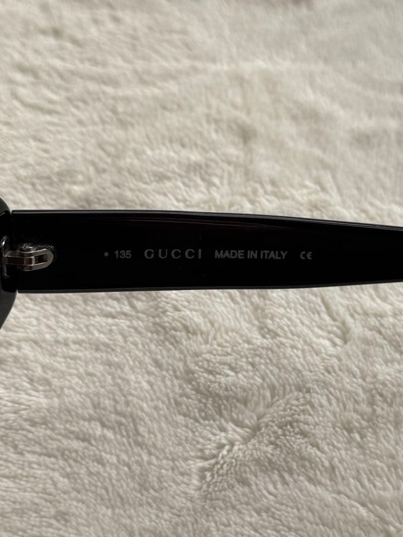 gucci グッチ　ブラックオーバルサングラス