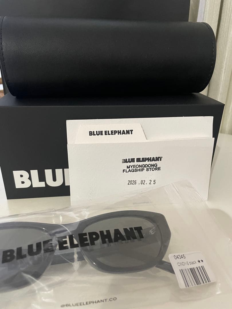 BLUE ELEPHANT ブラックサングラス 04345CINDYタグ付き