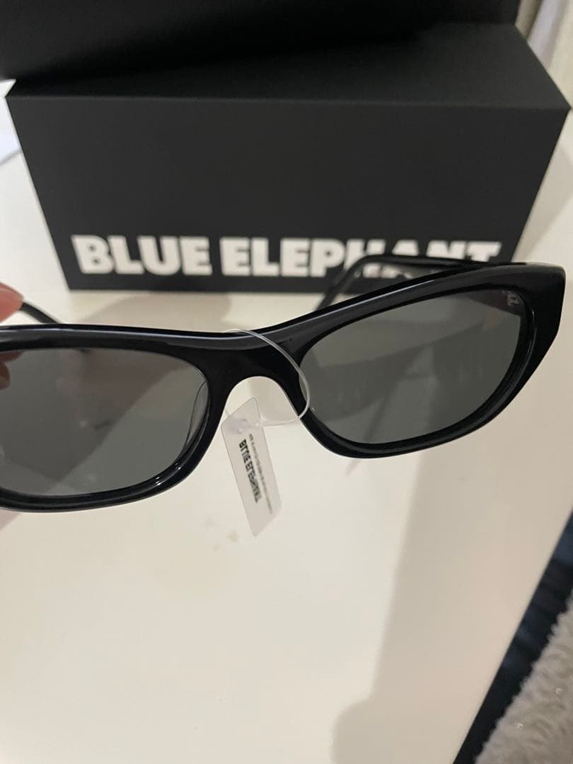 BLUE ELEPHANT ブラックサングラス 04345CINDYタグ付き
