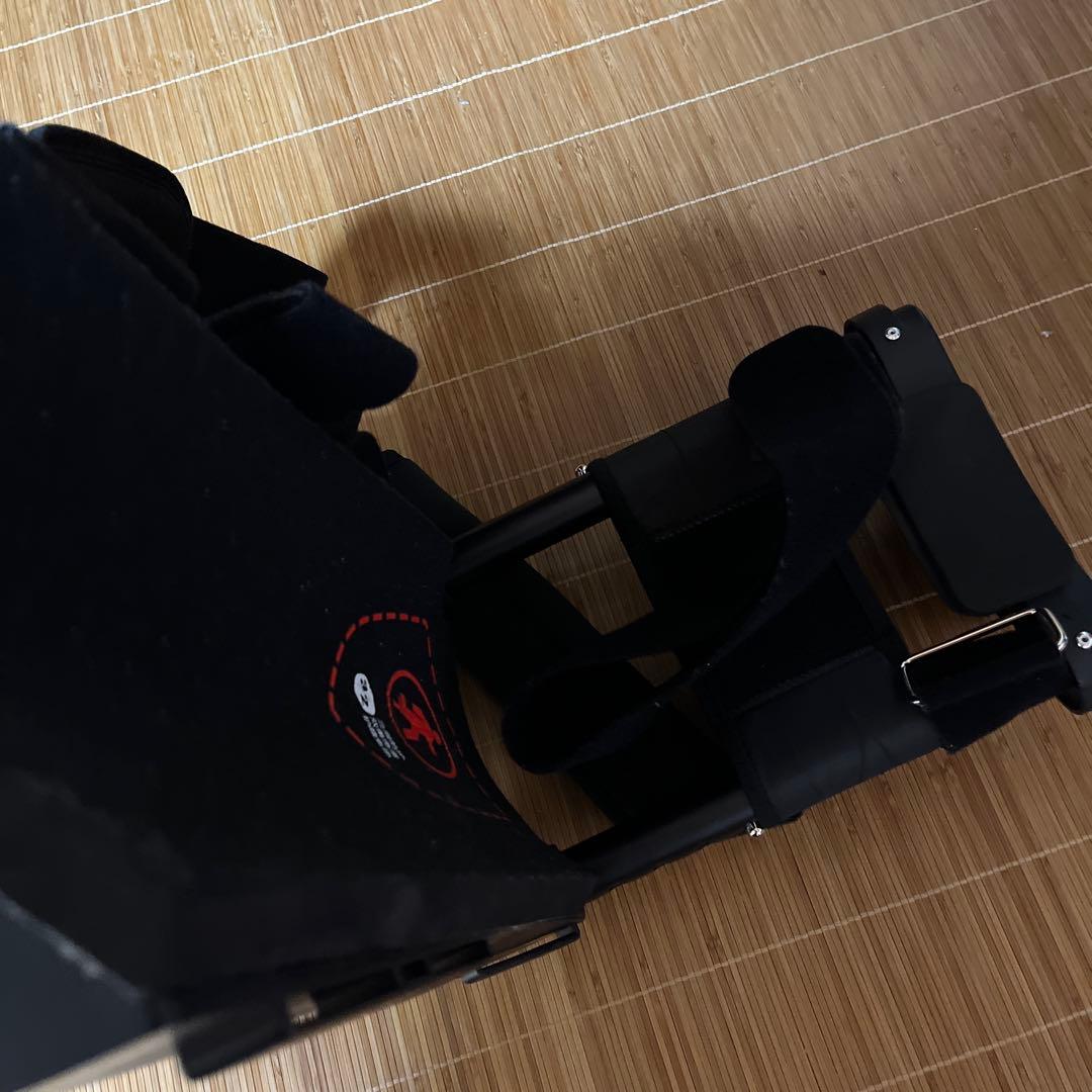 ハンズフリー松葉杖　歩行補助具