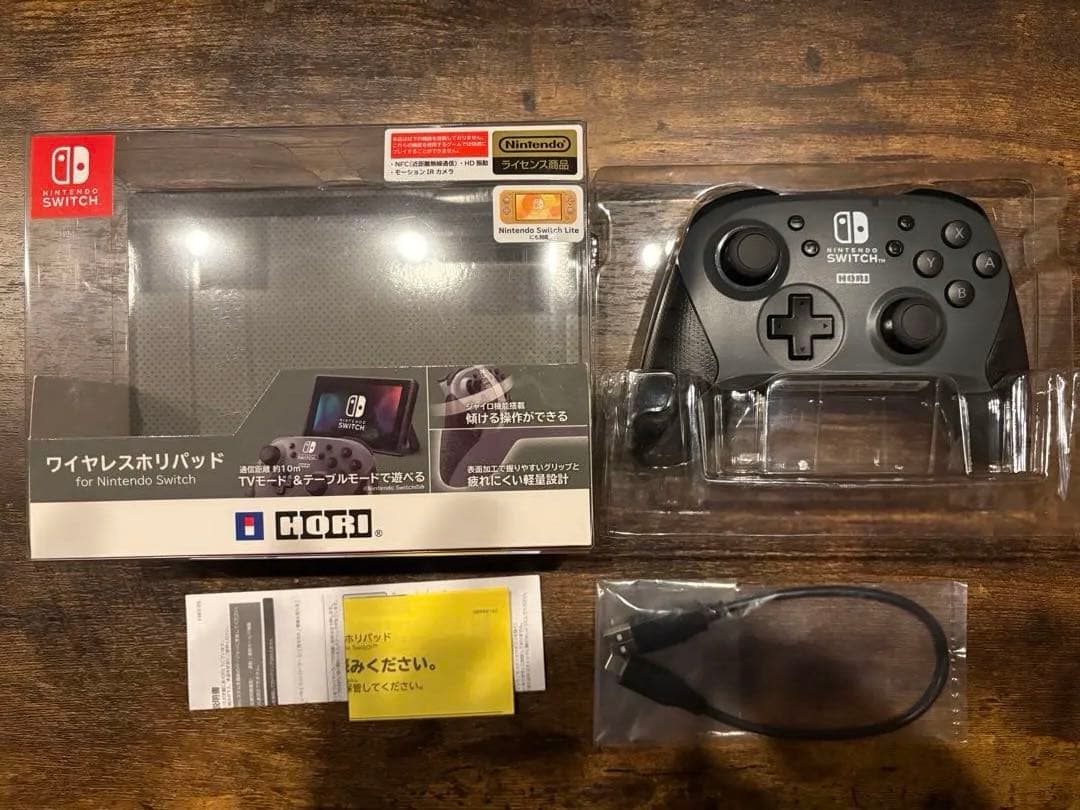 【美品】Nintendo Switch本体 ＋ スプラ3 ＋ HORIパッド