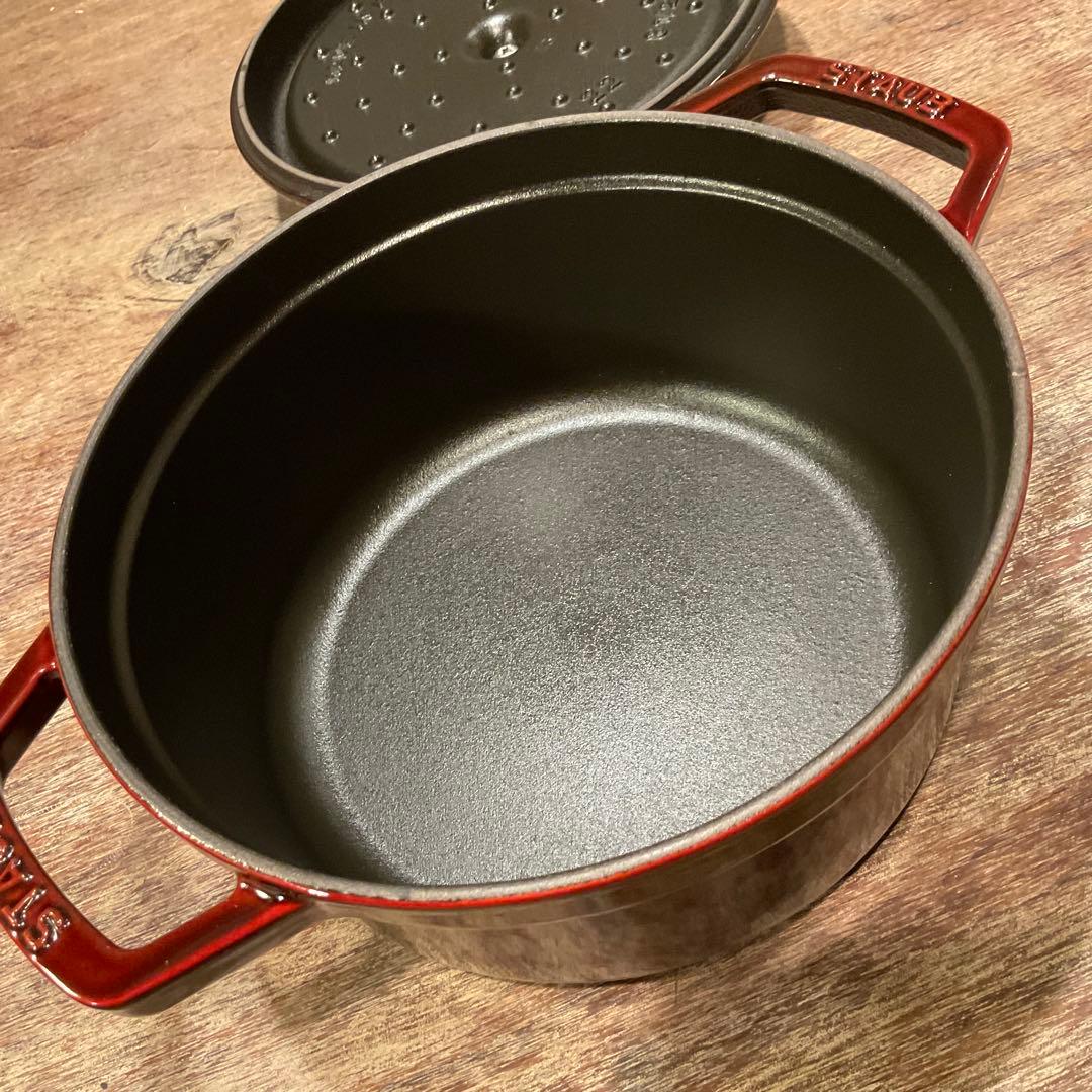 美品！ストウブ STAUB グレナディンレッド ピコ・ココット ラウンド 22