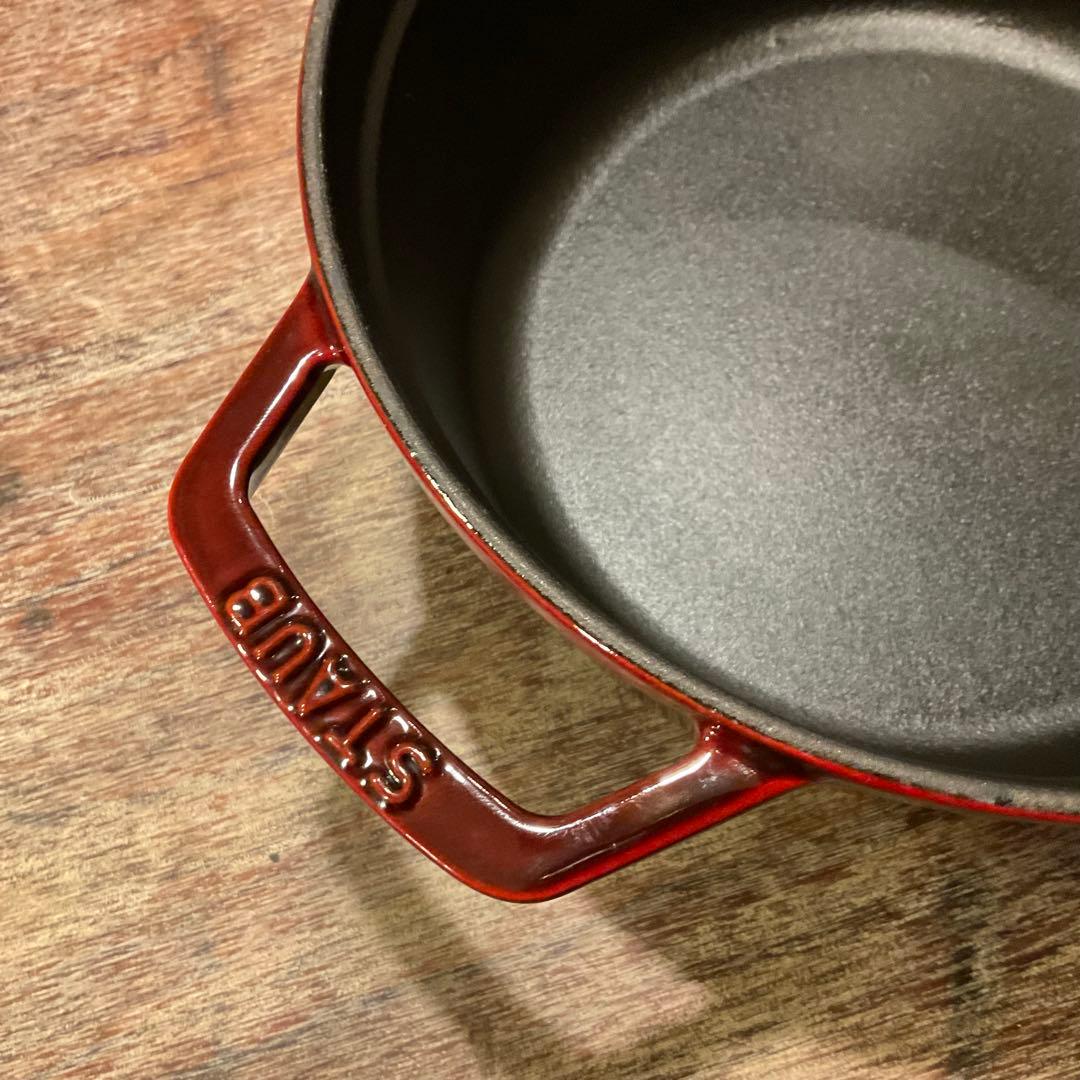 美品！ストウブ STAUB グレナディンレッド ピコ・ココット ラウンド 22