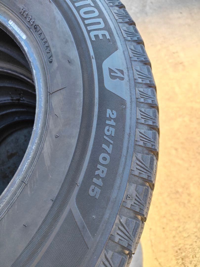 ブリヂストン ブリザック VRX3 215/70R15 中古　4本セット