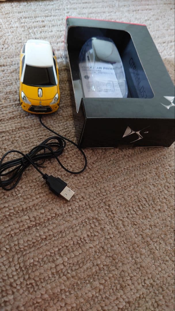シトロエン DS3 光学マウス　ミニカー2台　USBフラッシュメモリー2個
