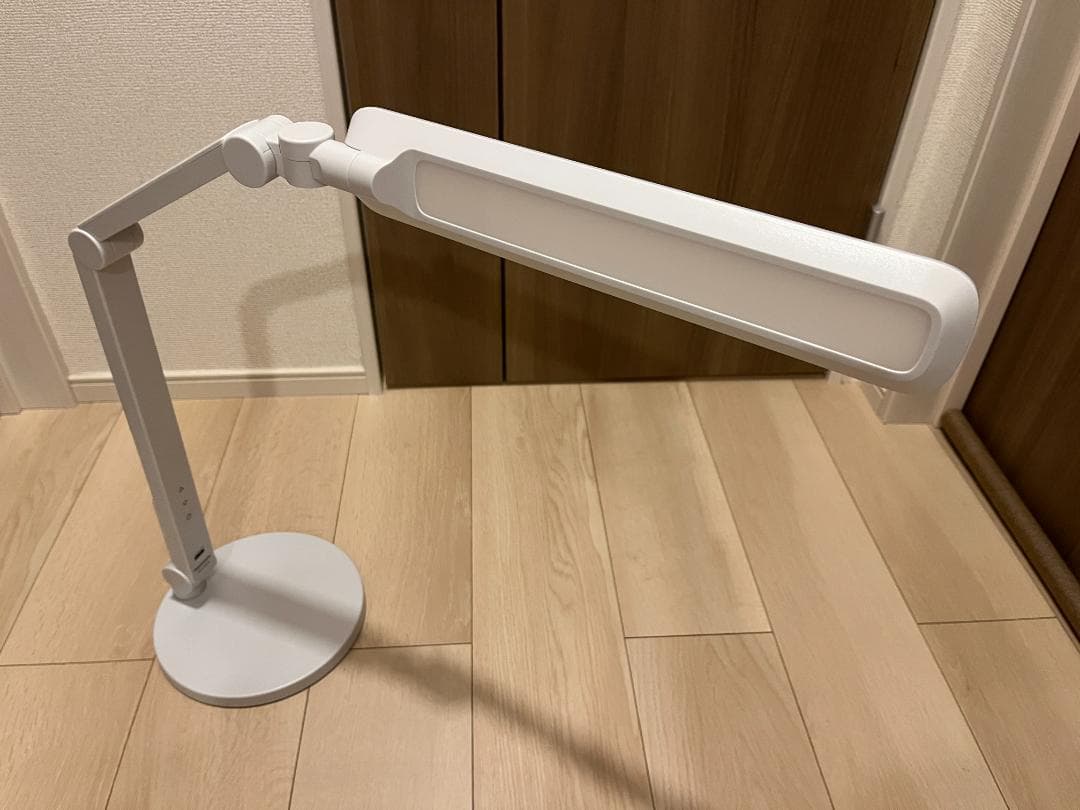 パナソニック SQ-LD525-W LEDスタンドライト デスクスタンド