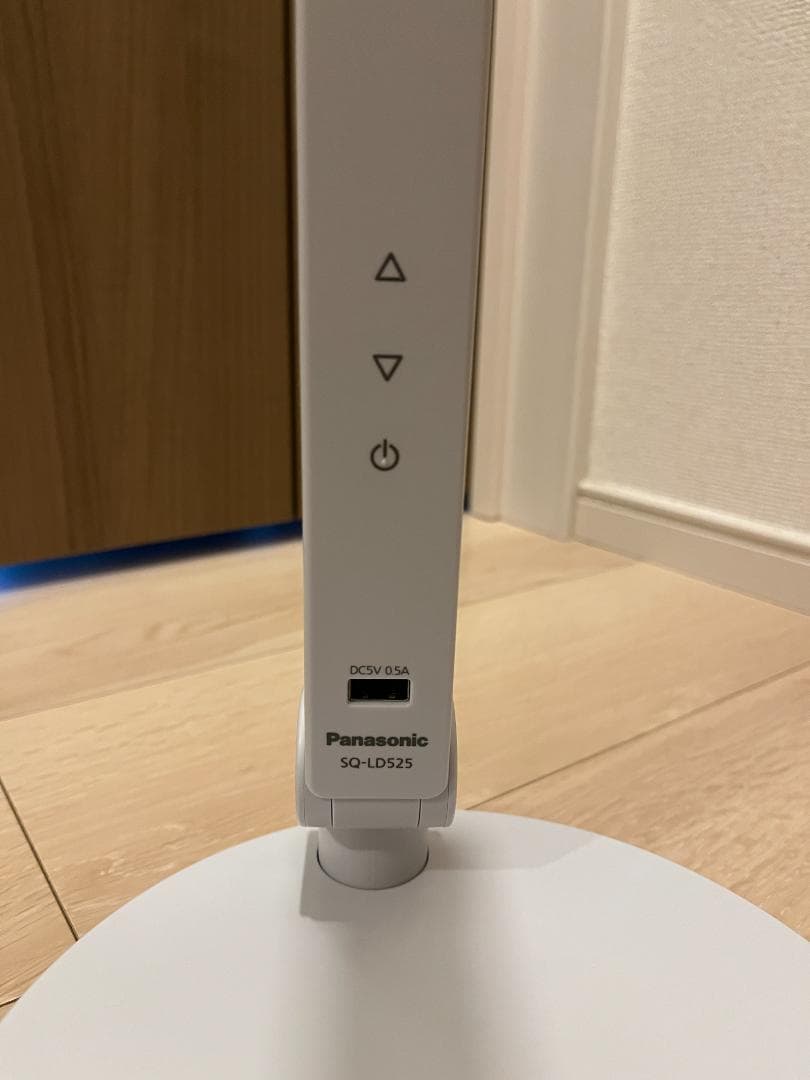 パナソニック SQ-LD525-W LEDスタンドライト デスクスタンド