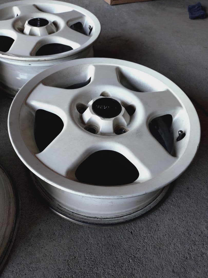 15インチ ホワイト　パジェロミニ使用4×4engineering ブラッドレー