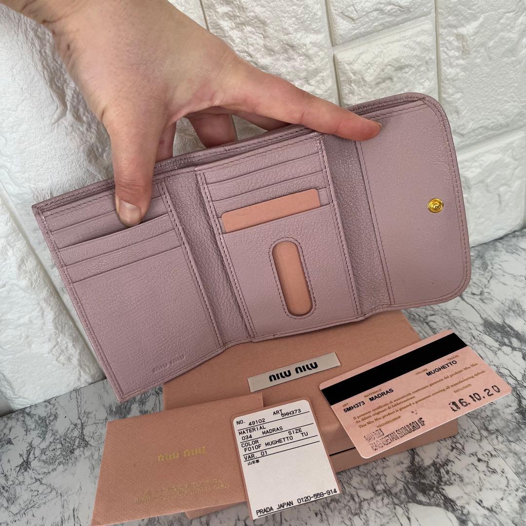 新品 miumiu ミュウミュウ マドラス レザー ミニ財布 三つ折り財布