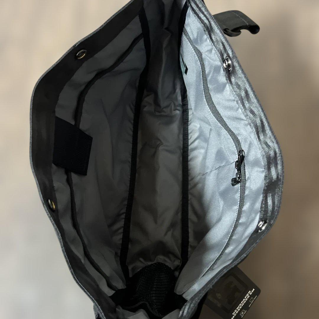 【新品】クローム ニュースペーパー メッセンジャーバッグ 9L 黒　スェード
