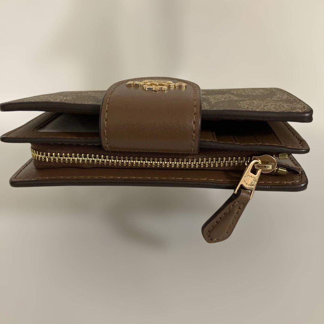 〔新品　未使用〕COACHコーチ　シグネチャー 二つ折り財布