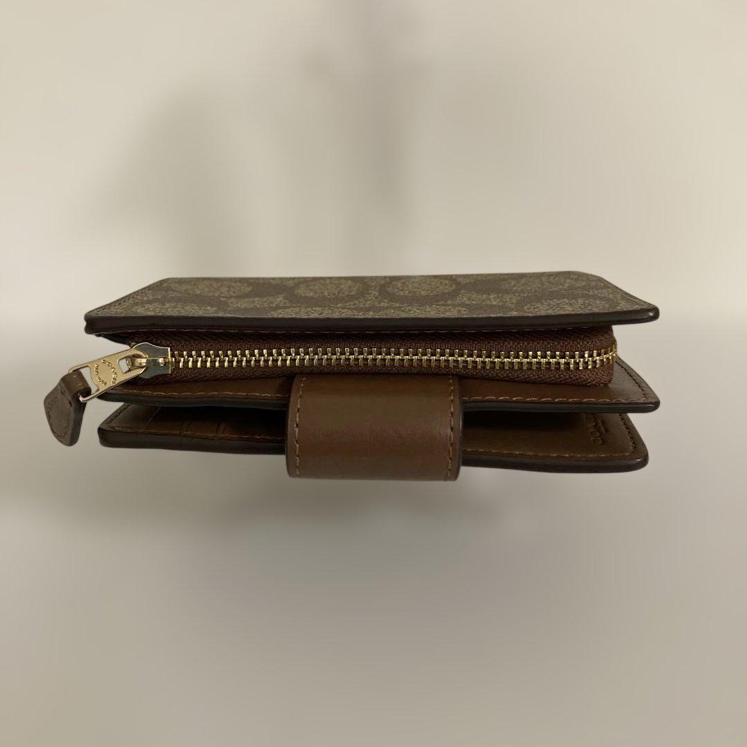 〔新品　未使用〕COACHコーチ　シグネチャー 二つ折り財布