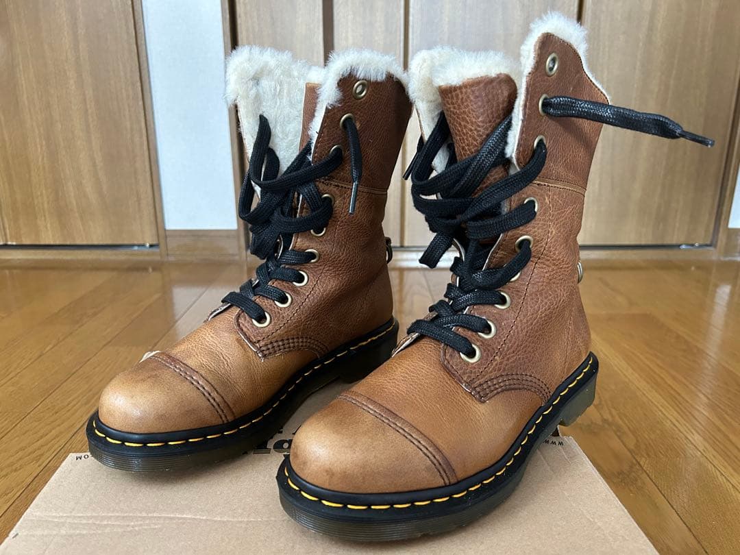 Dr. Martens ブラウン ファー付きブーツ