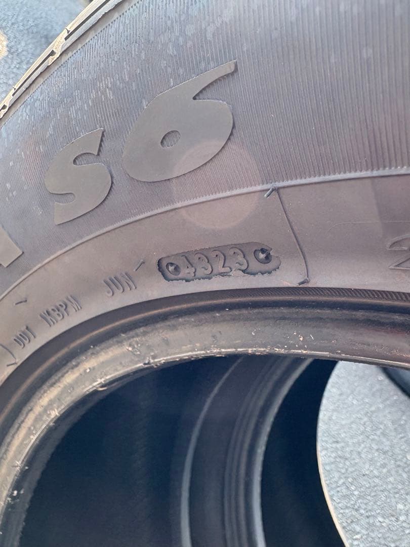 タイヤ　285/50R20 中古