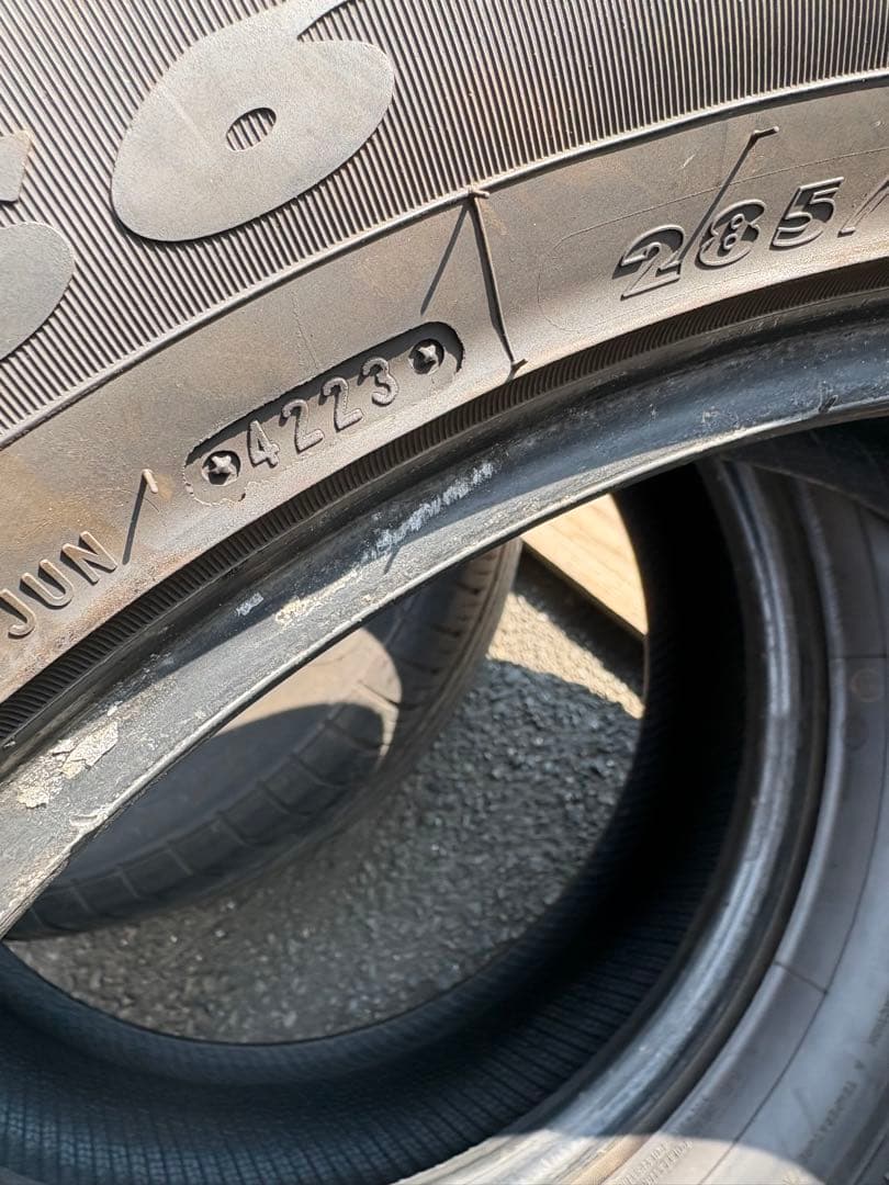 タイヤ　285/50R20 中古