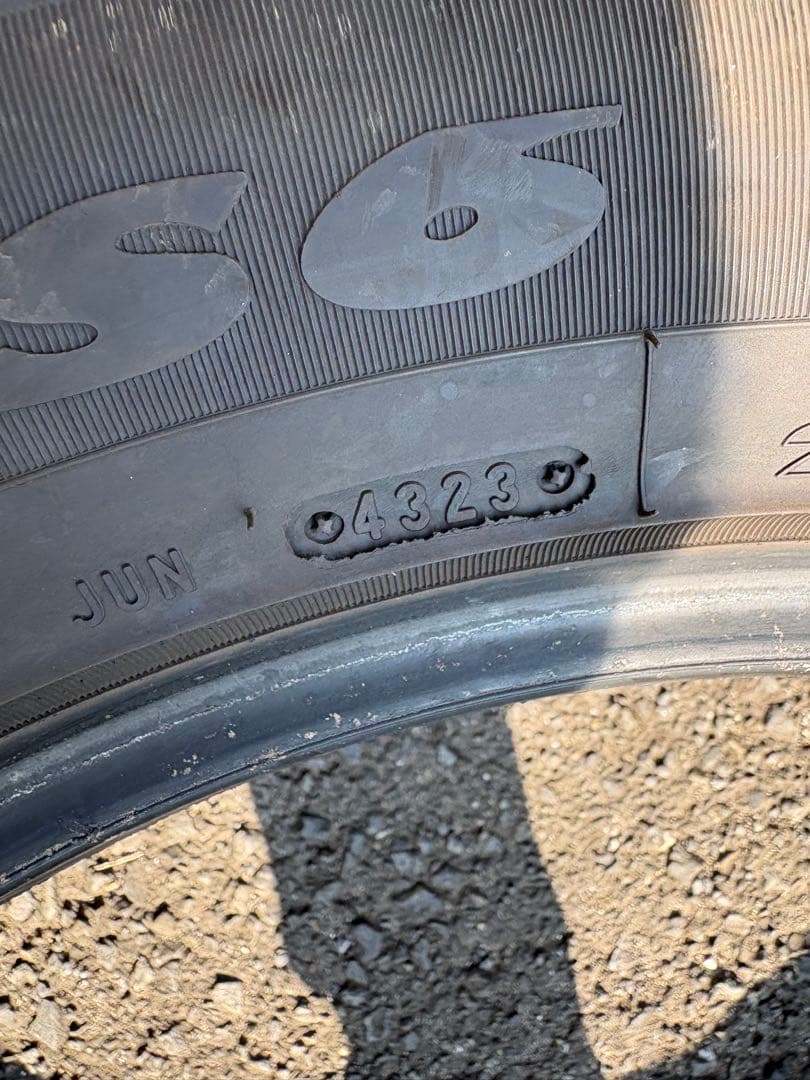 タイヤ　285/50R20 中古