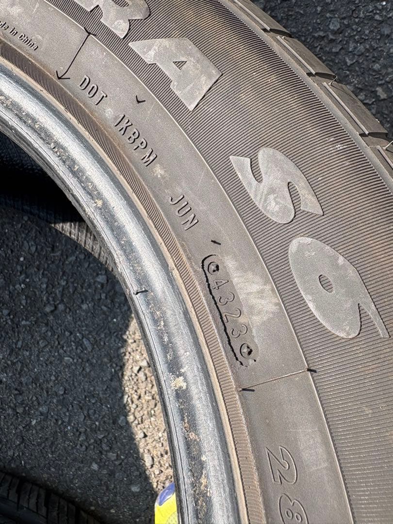 タイヤ　285/50R20 中古